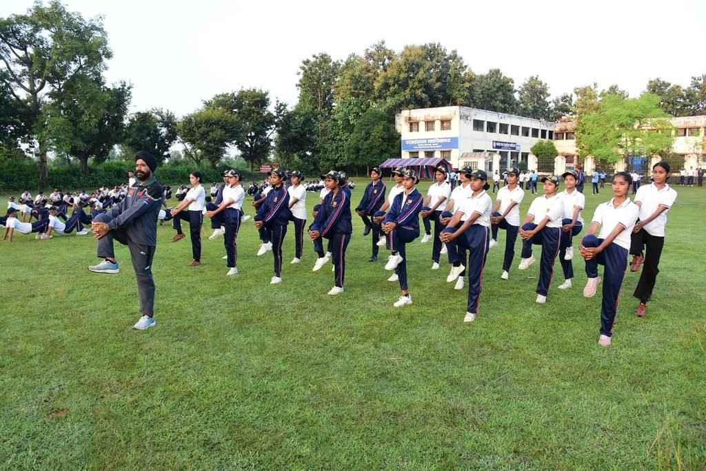 NCC - 169 वार्षिक प्रशिक्षण शिविर के दूसरे दिन कैडेट्स को मिला फायरिंग और ड्रिल का कड़ा प्रशिक्षण