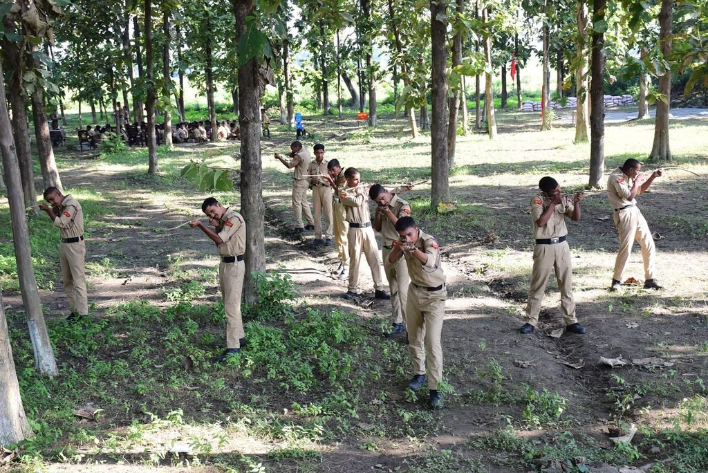 वार्षिक प्रशिक्षण शिविर 169 के छठवें दिन कैडेट्स ने सीखे फील्ड क्राफ्ट, मैप रीडिंग और आपदा प्रबंधन के गुर