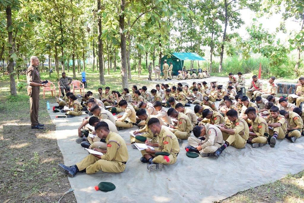 वार्षिक प्रशिक्षण शिविर 169 के छठवें दिन कैडेट्स ने सीखे फील्ड क्राफ्ट, मैप रीडिंग और आपदा प्रबंधन के गुर