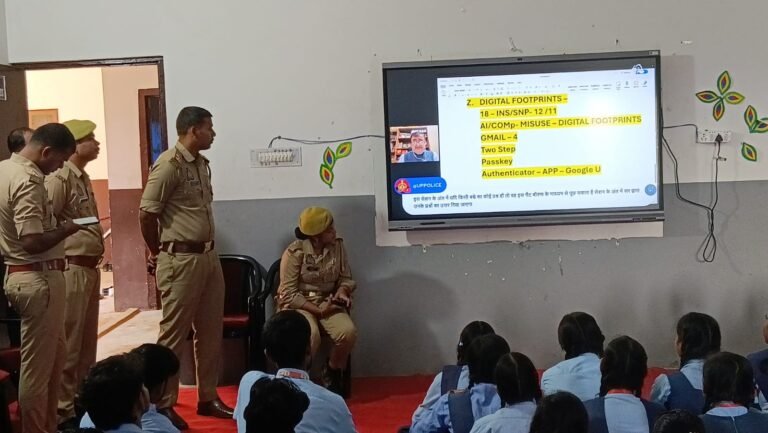 S.S. इंटर कॉलेज में मिशन शक्ति एवं साइबर अपराध के प्रति विद्यार्थियों को किया गया जागरूक