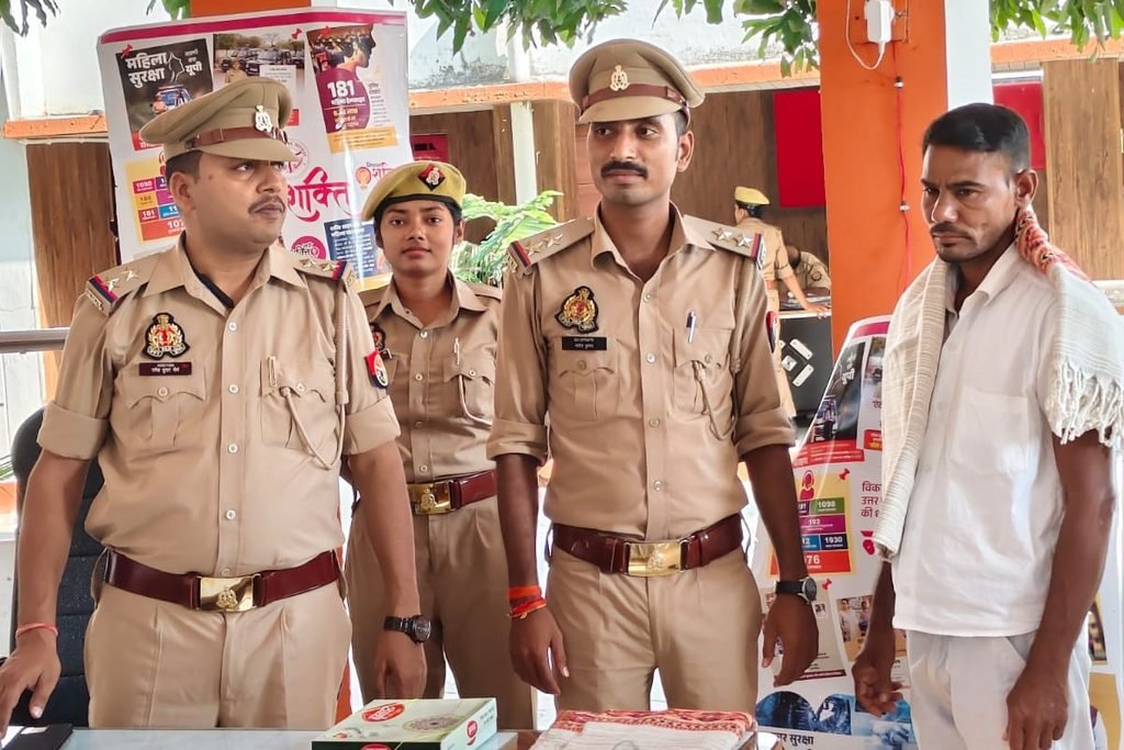 मिशन शक्ति फेज 6.0ः कोठीभार थाने में पारिवारिक मामलों के निस्तारण के बाद महिलाओं को किया गया सम्मानित, लिया फीडबैक
