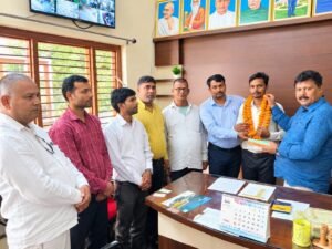 रेलवे भर्ती परीक्षा पास कर नीतीश चौहान ने बढ़ाया माता-पिता, गुरुजनों और क्षेत्र का मान